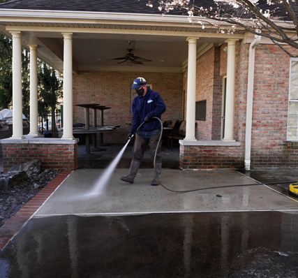 Oddly Satisfying Pressure Washing employee pressure washing concrete